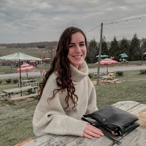 Meet your Posher, Caroline